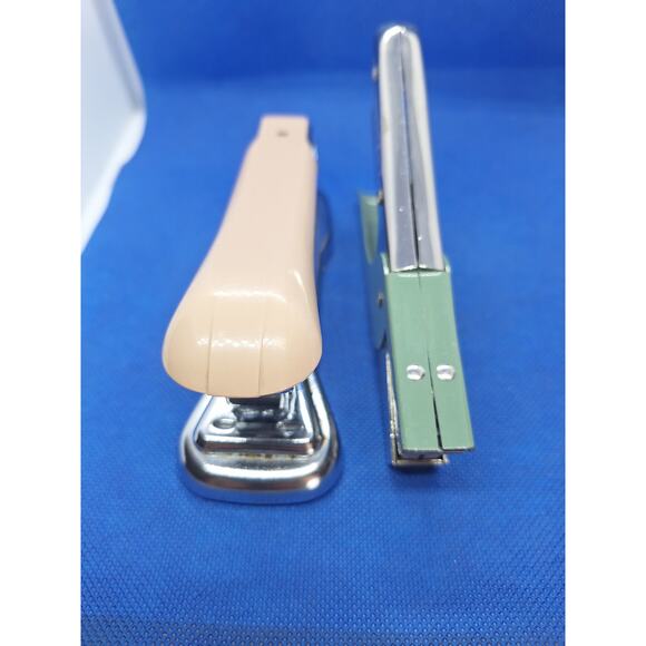 2)Staplers- ACE Cadet Lift Top Model 302 & ARROW FASTENER S66 Hand Staplers - Picture 7 of 10